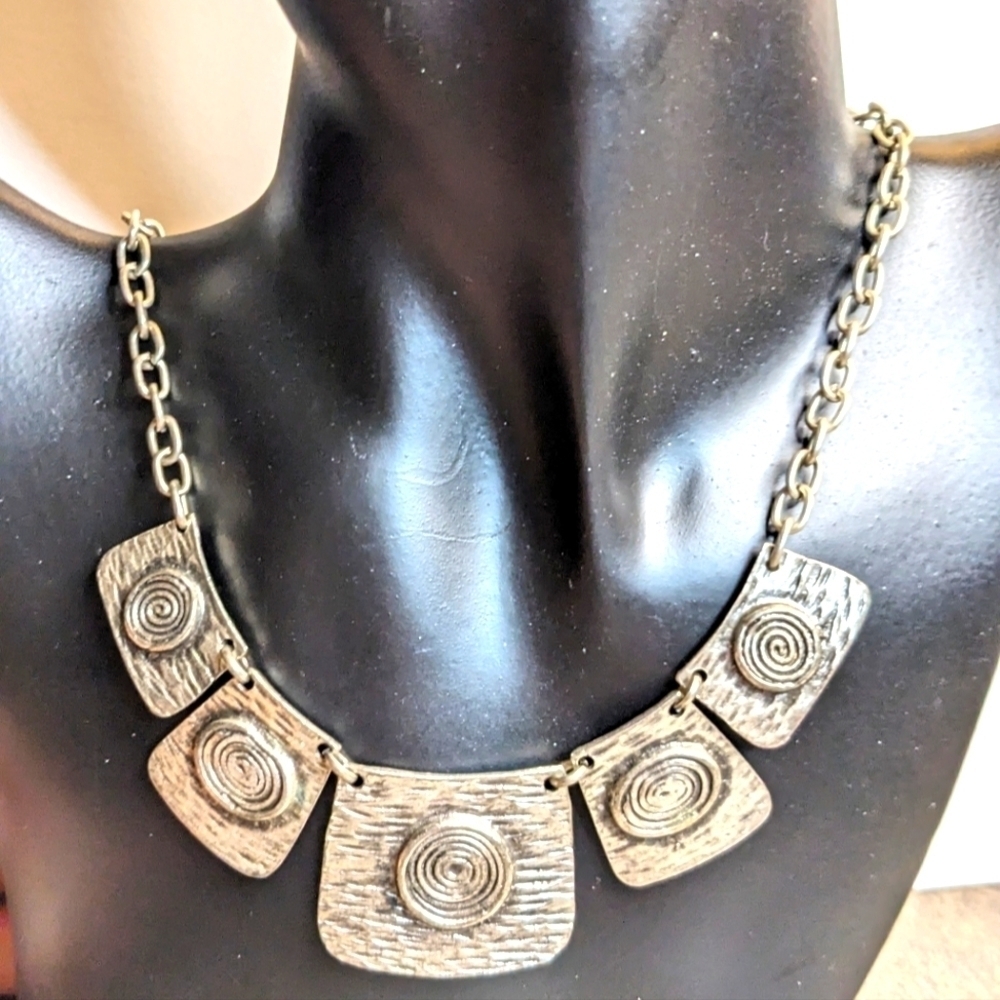 Vintage‎ Volar Silver Tone Necklace